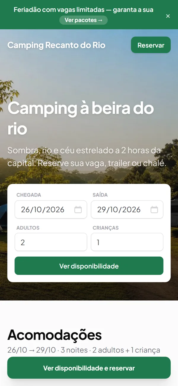 Site de reservas no celular com a capa do camping, a faixa de aviso e a busca de datas